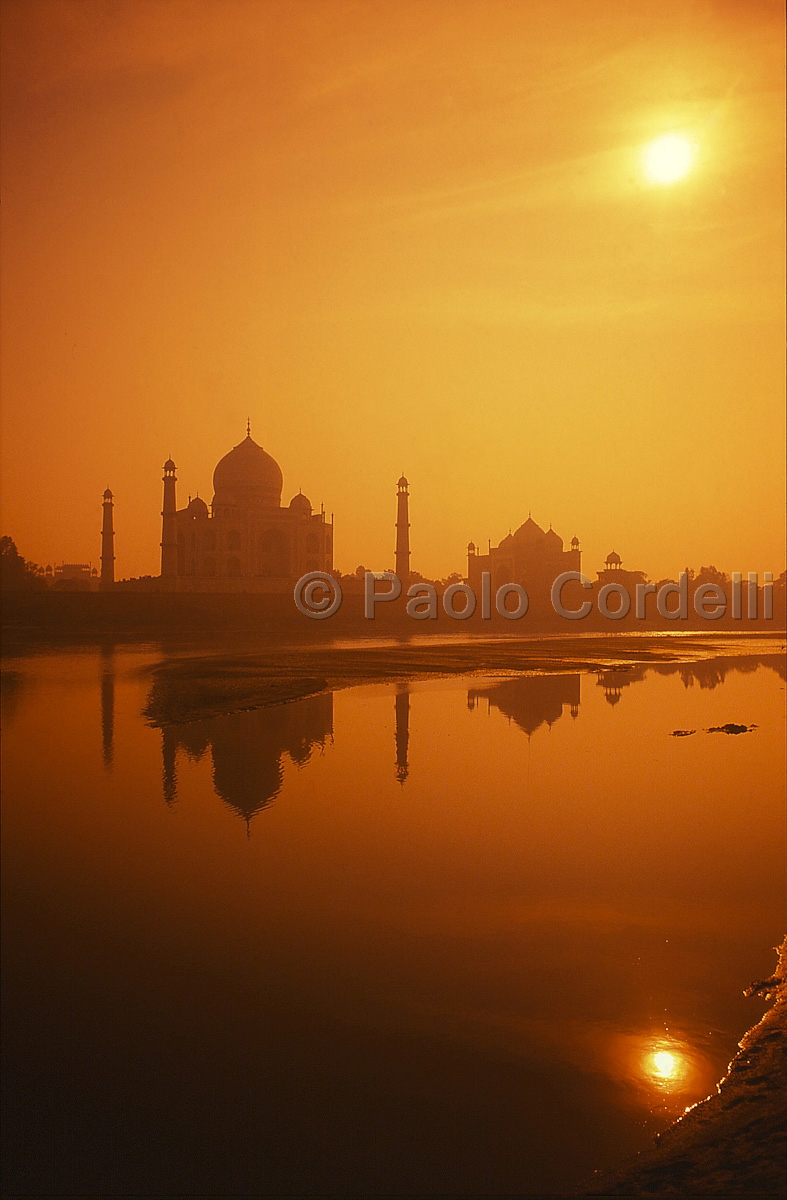 Taj Mahal and Yamuna River , Agra, India
(cod:India 18)